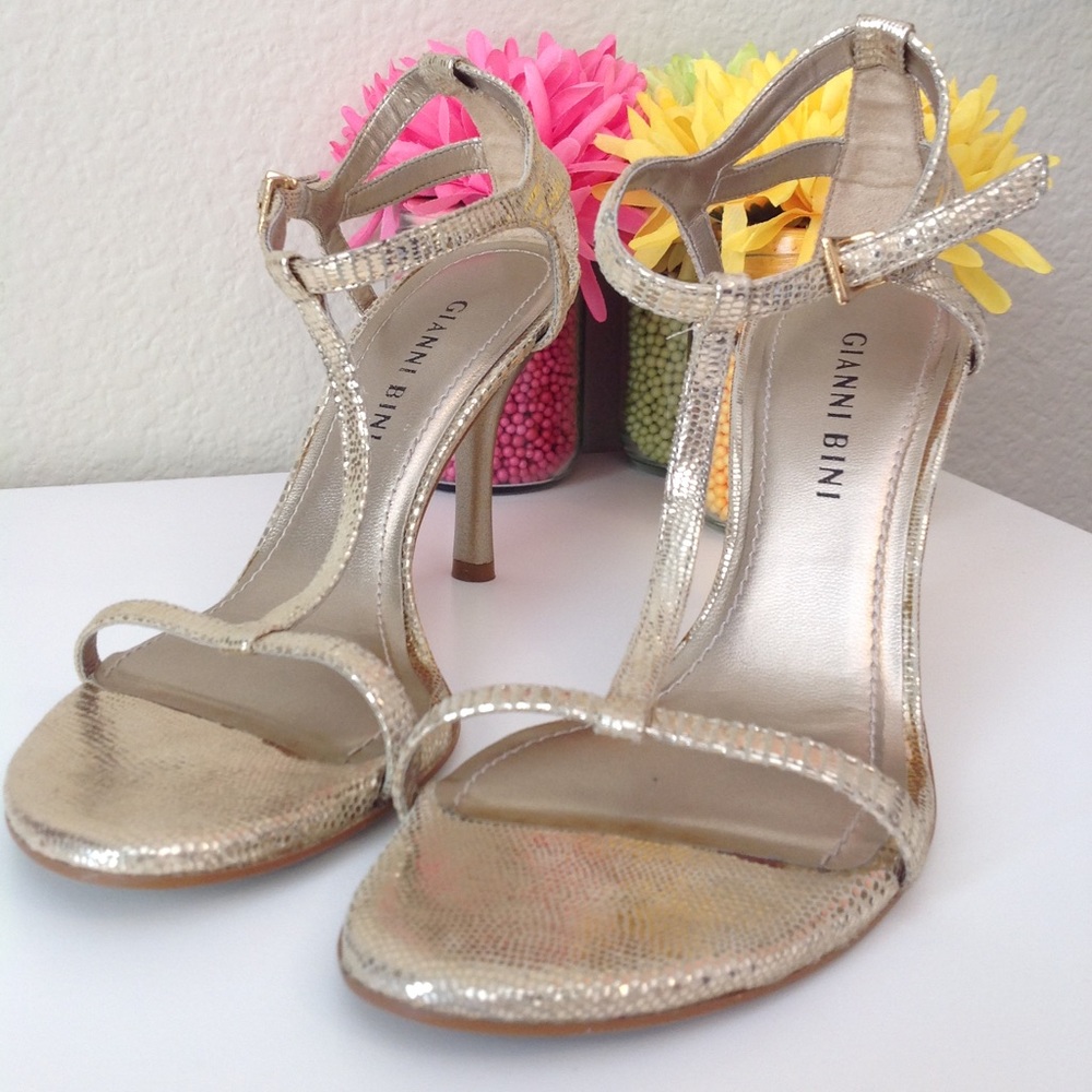 Gorgeous gold heels